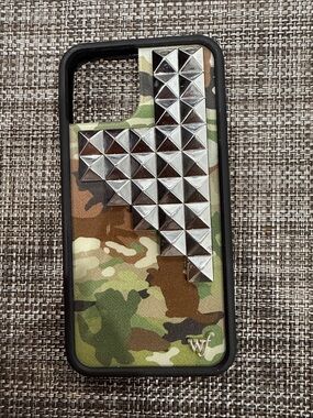 Camouflage Pyramid Stud Phone Case - Green/Brown Camo